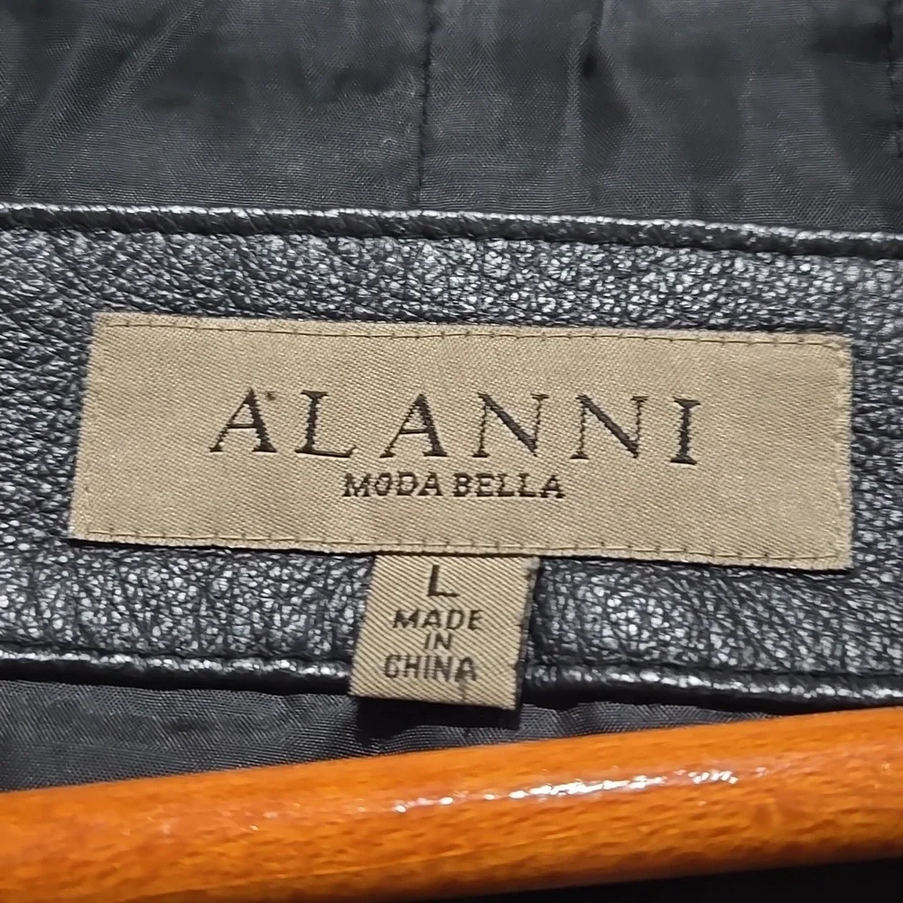 Vintage Alanni black women's leather coat jacket zipper and two front pockets L